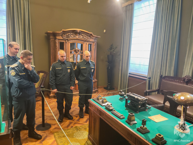 Военнослужащие Волжского спасательного центра посетили музей «Модерна»