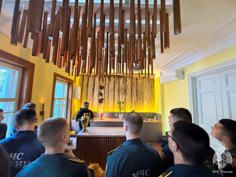 Курсанты «Академии гражданской защиты МЧС России им. генерал-лейтенанта Д.И. Михайлика» посетили Музей-галерею «Заварка»