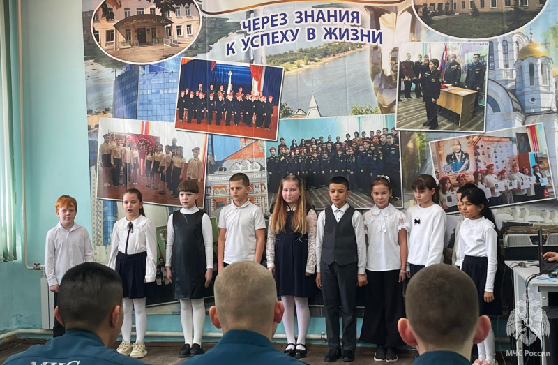 МБОУ школа №140 провела торжественный концерт «Песни военных лет» для военнослужащих центра