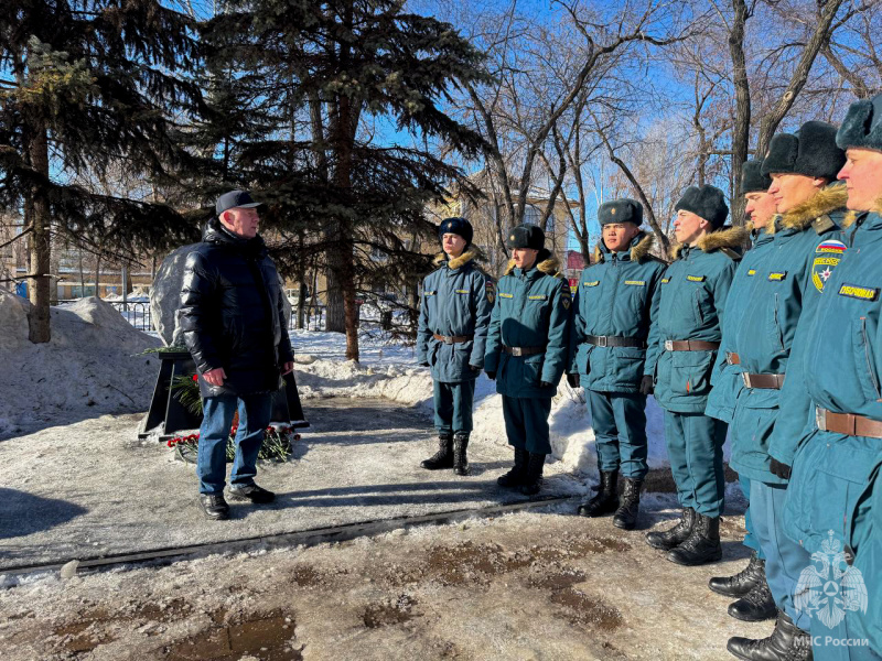 Военнослужащие центра приняли участие в митинге, посвящённом Дню защитника Отечества