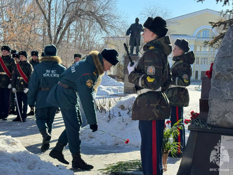 Военнослужащие центра приняли участие в митинге, посвящённом Дню защитника Отечества