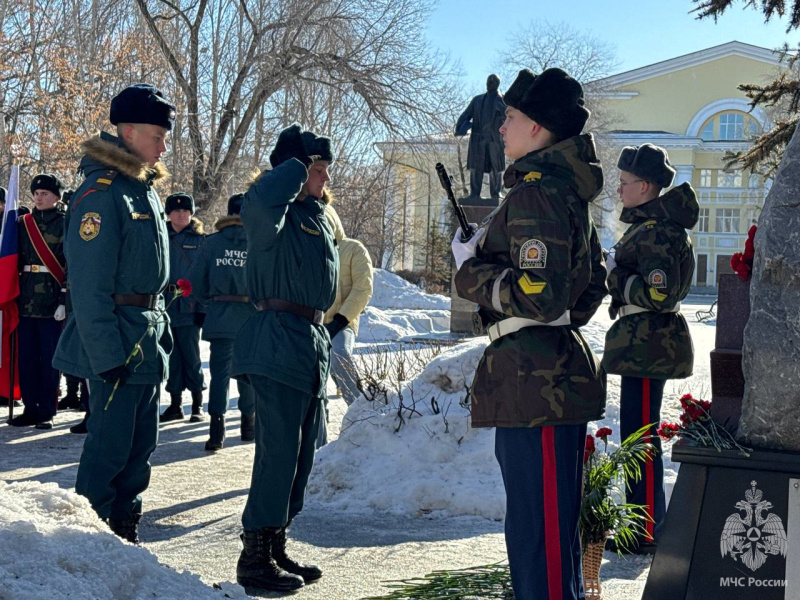Военнослужащие центра приняли участие в митинге, посвящённом Дню защитника Отечества