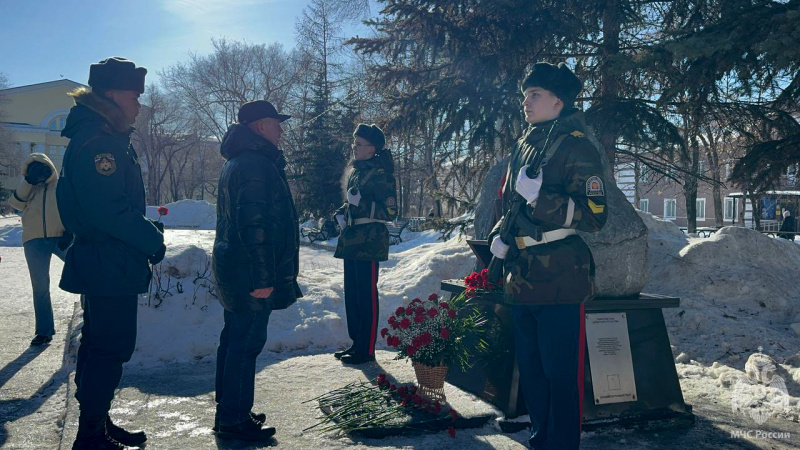 Военнослужащие центра приняли участие в митинге, посвящённом Дню защитника Отечества