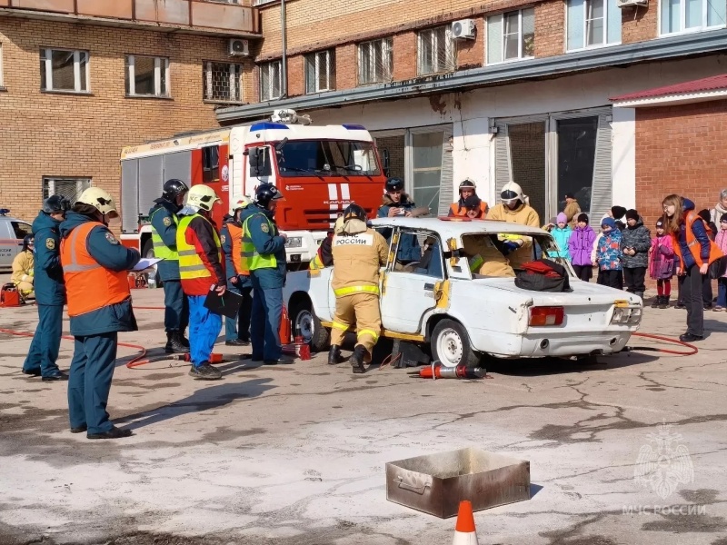 Команда Волжского спасательного центра заняла 1 место в ежегодных соревнованиях по ликвидации последствий при ДТП