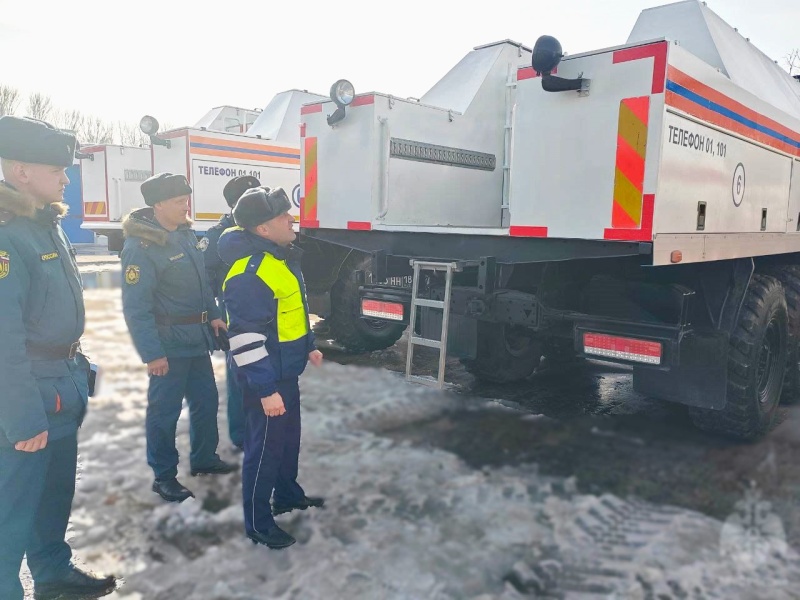 Военно-автомобильная инспекция проводит технический осмотр в Волжском спасательном центре