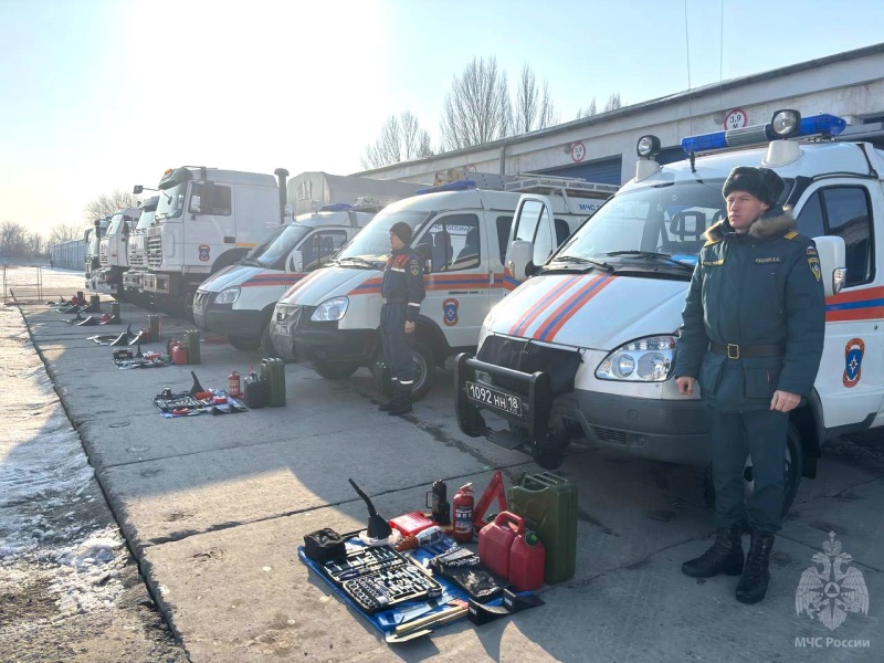 Военно-автомобильная инспекция проводит технический осмотр в Волжском спасательном центре