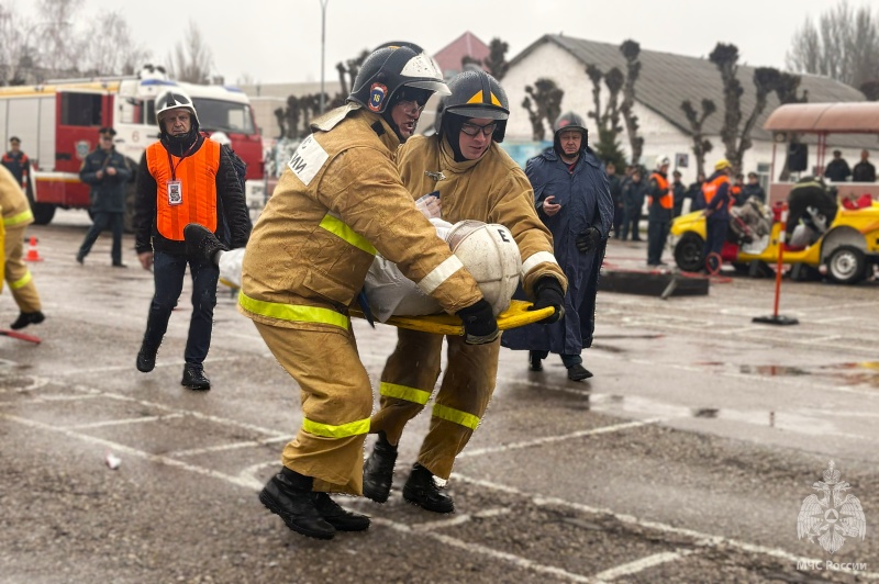Команда Волжского спасательного центра заняла призовое место в соревнованиях по аварийно‑спасательным работам при ликвидации ЧС на автотранспорте среди Приволжского Федерального округа