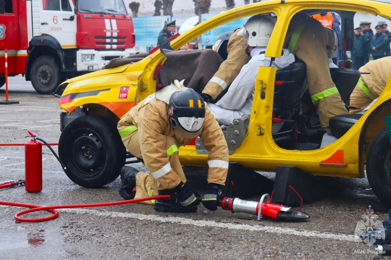 Команда Волжского спасательного центра заняла призовое место в соревнованиях по аварийно‑спасательным работам при ликвидации ЧС на автотранспорте среди Приволжского Федерального округа