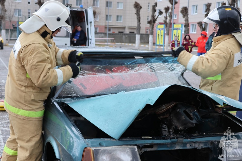 Команда Волжского спасательного центра заняла призовое место в соревнованиях по аварийно‑спасательным работам при ликвидации ЧС на автотранспорте среди Приволжского Федерального округа