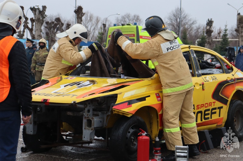 Команда Волжского спасательного центра заняла призовое место в соревнованиях по аварийно‑спасательным работам при ликвидации ЧС на автотранспорте среди Приволжского Федерального округа