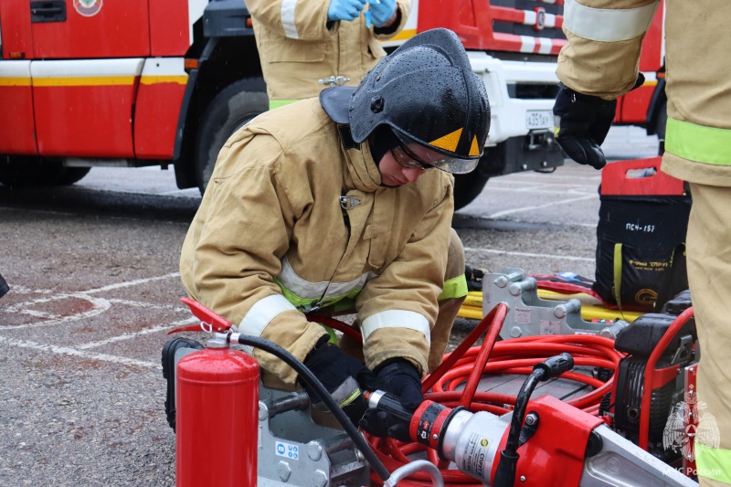 Команда Волжского спасательного центра заняла призовое место в соревнованиях по аварийно‑спасательным работам при ликвидации ЧС на автотранспорте среди Приволжского Федерального округа