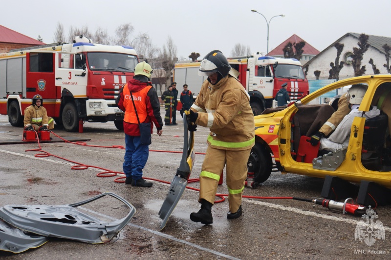 Команда Волжского спасательного центра заняла призовое место в соревнованиях по аварийно‑спасательным работам при ликвидации ЧС на автотранспорте среди Приволжского Федерального округа