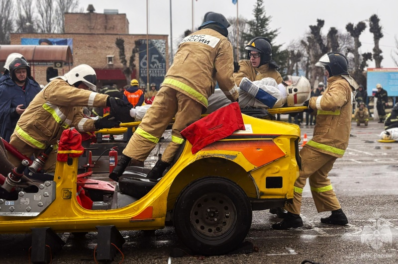 Команда Волжского спасательного центра заняла призовое место в соревнованиях по аварийно‑спасательным работам при ликвидации ЧС на автотранспорте среди Приволжского Федерального округа