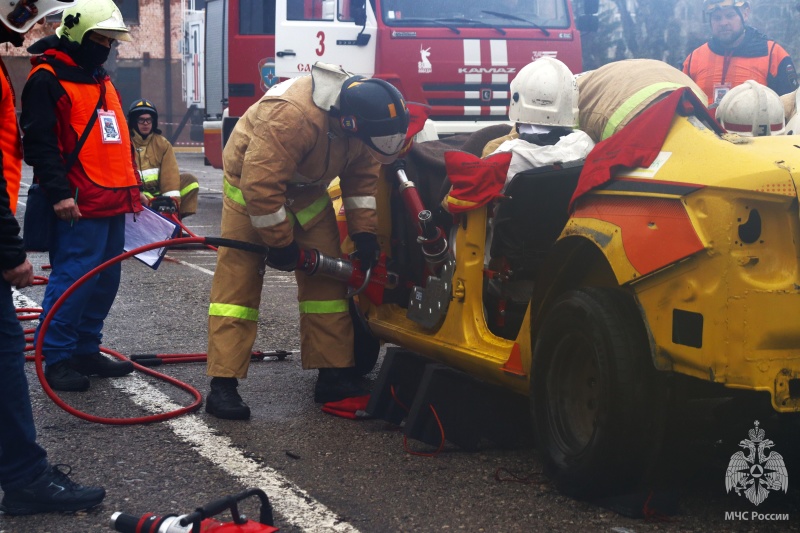 Команда Волжского спасательного центра заняла призовое место в соревнованиях по аварийно‑спасательным работам при ликвидации ЧС на автотранспорте среди Приволжского Федерального округа