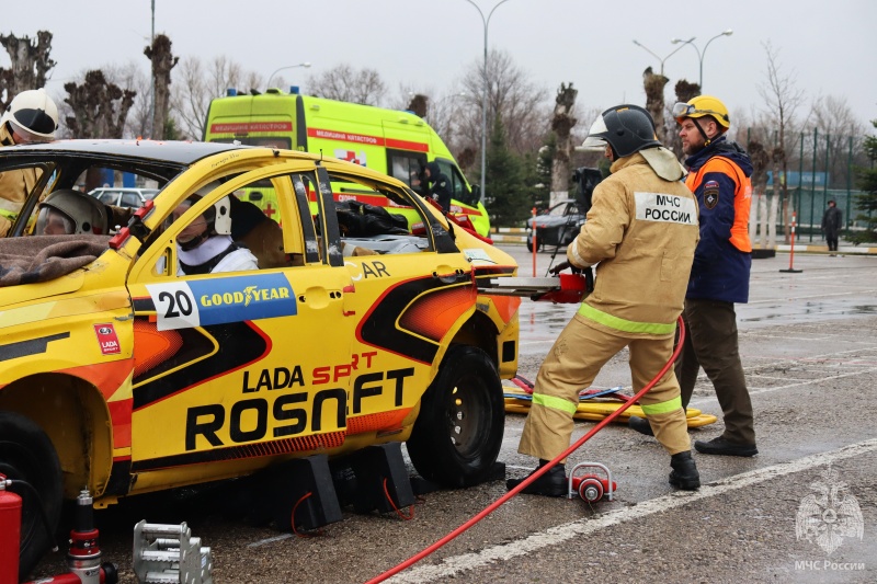 Команда Волжского спасательного центра заняла призовое место в соревнованиях по аварийно‑спасательным работам при ликвидации ЧС на автотранспорте среди Приволжского Федерального округа