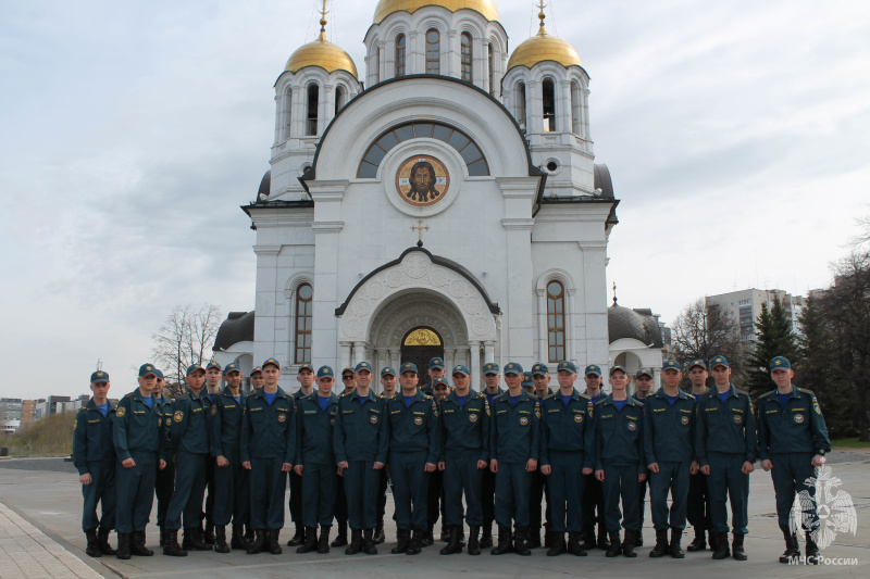 Военнослужащие спасательного центра приняли участие в спортивных забегах «Огненный забег» и «Космический забег»