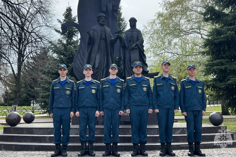 Военнослужащие спасательного центра приняли участие в спортивных забегах «Огненный забег» и «Космический забег»