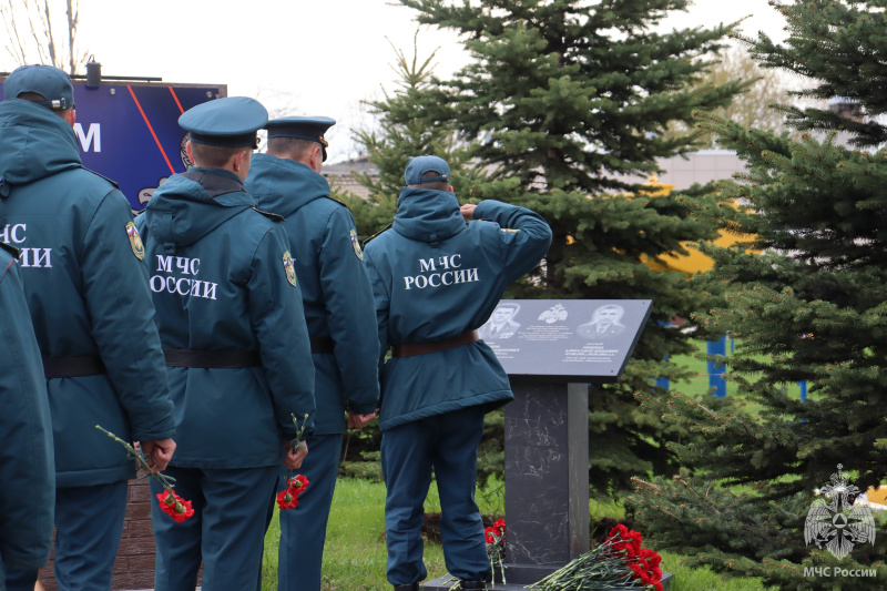 Сотрудники центра почтили память товарищей, погибших при исполнении служебного долга