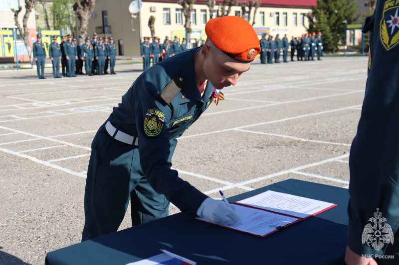 В Волжском спасательном центре прошла торжественная церемония принятия Военной присяги!