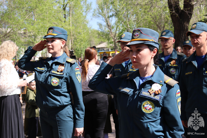 Военнослужащие центра приняли участие в торжественной церемонии возложении цветов к памятнику «Защитник Отечества»