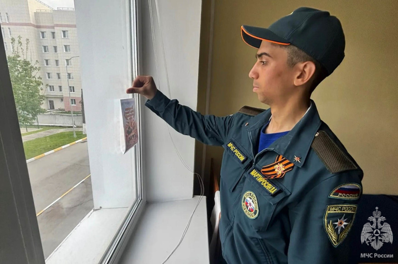Волжский спасательный центр МЧС России присоединяются к акции «Окна Победы»