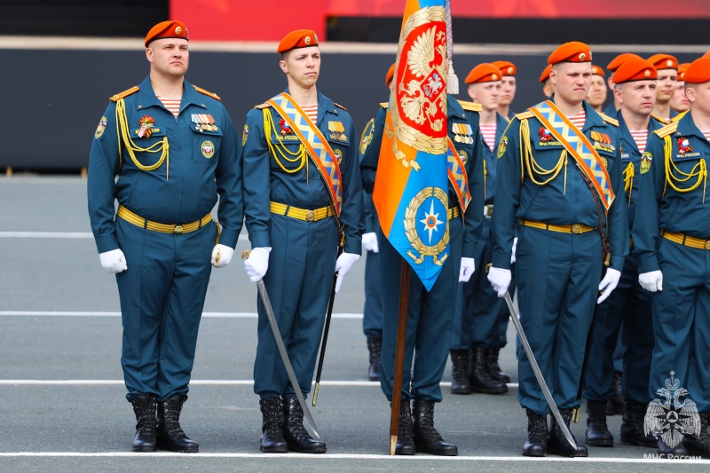 Наследники славы Победителей: Волжский спасательный центр принял участие в Параде Победы в Самаре