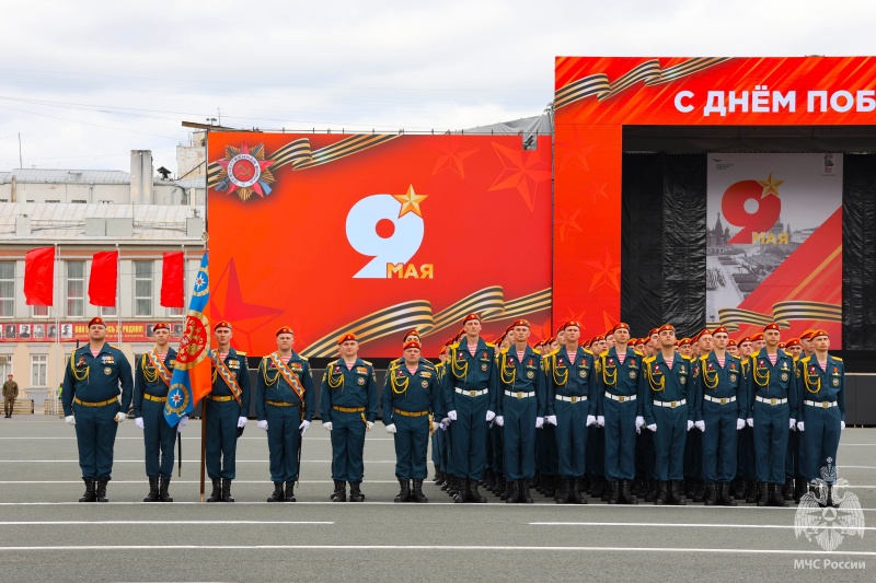 Наследники славы Победителей: Волжский спасательный центр принял участие в Параде Победы в Самаре