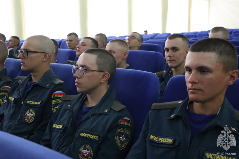В спасательном центре лектор Российского общества «Знание» провел с военнослужащими занятие, направленное на повышение правовой и духовно-нравственной грамотности