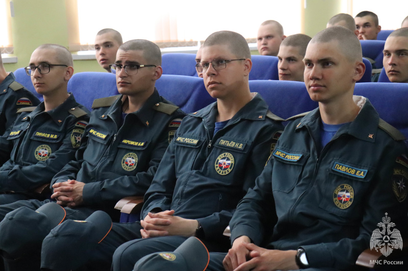 В спасательном центре лектор Российского общества «Знание» провел с военнослужащими занятие, направленное на повышение правовой и духовно-нравственной грамотности