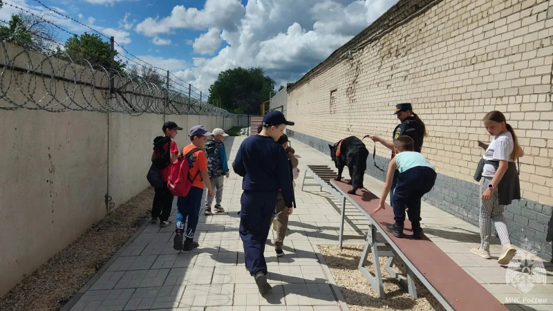 Волжский спасательный центр посетили ребята с центра “Семья” с увлекательной экскурсией!