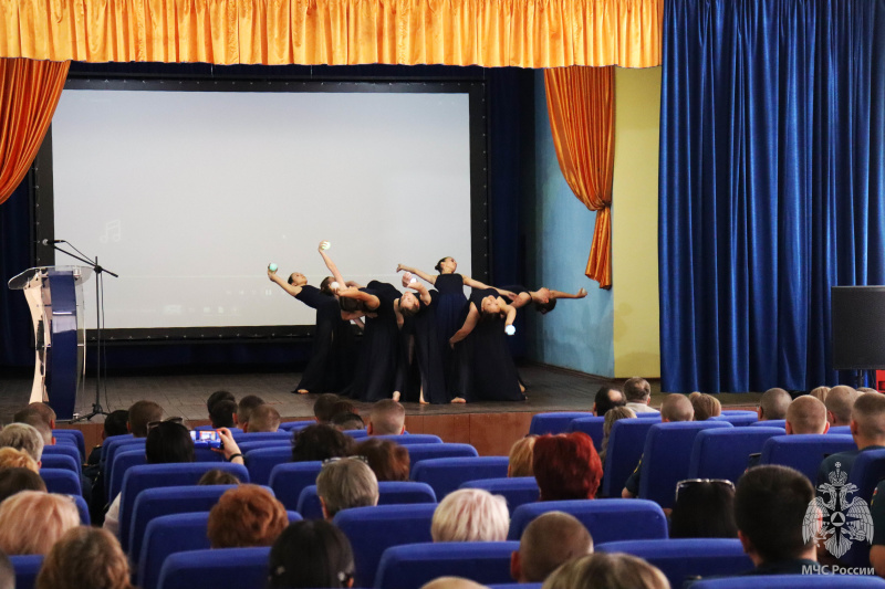 В Волжском спасательном центре прошел торжественный концерт, приуроченный Дню России!