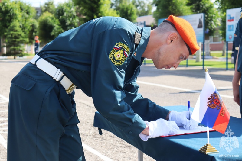 В Волжском спасательном центре прошла торжественная церемония приведения молодого пополнения к Военной присяге!