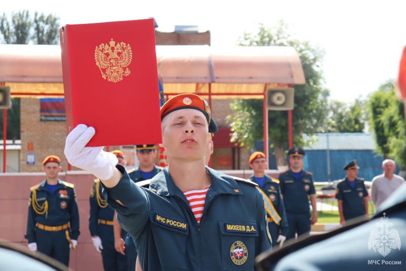 В Волжском спасательном центре прошла торжественная церемония приведения молодого пополнения к Военной присяге!