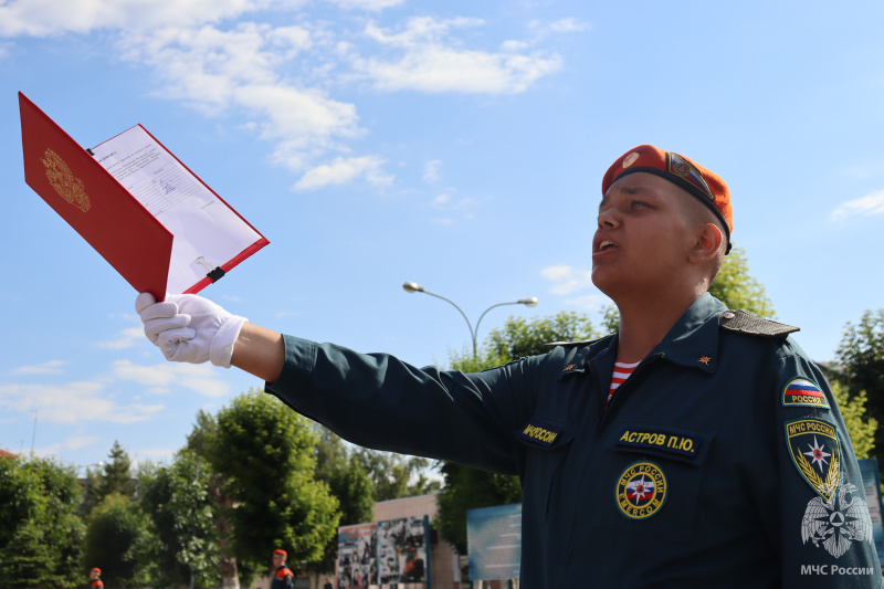 В Волжском спасательном центре прошла торжественная церемония приведения молодого пополнения к Военной присяге!