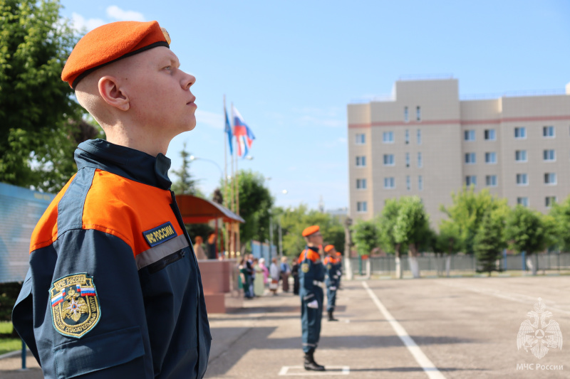 В Волжском спасательном центре прошла торжественная церемония приведения молодого пополнения к Военной присяге!