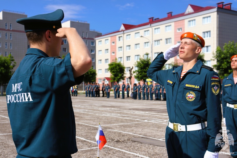 В Волжском спасательном центре прошла торжественная церемония приведения молодого пополнения к Военной присяге!