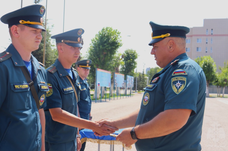 Новые рубежи профессионализма: в ФГКУ "Волжский СЦ МЧС России" вручили очередные звания!