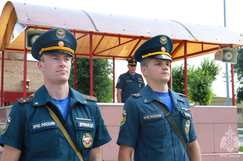 Новые рубежи профессионализма: в ФГКУ "Волжский СЦ МЧС России" вручили очередные звания!