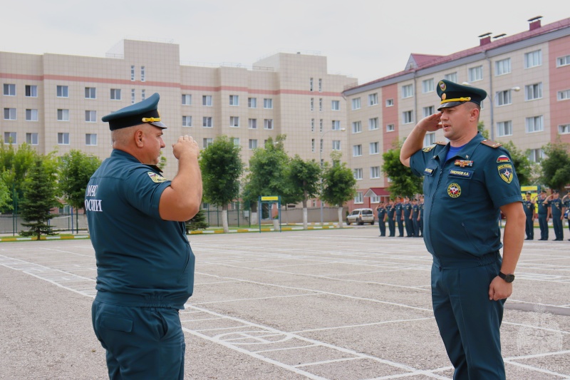 Новые рубежи профессионализма: в ФГКУ "Волжский СЦ МЧС России" вручили очередные звания!