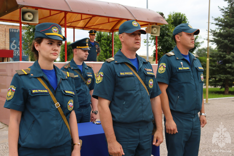 Новые рубежи профессионализма: в ФГКУ "Волжский СЦ МЧС России" вручили очередные звания!