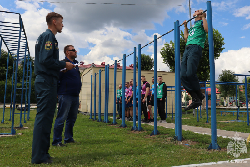 В ФГКУ «Волжский СЦ МЧС России» прошли аттестационные испытания на право получения «Книжки спасателя»