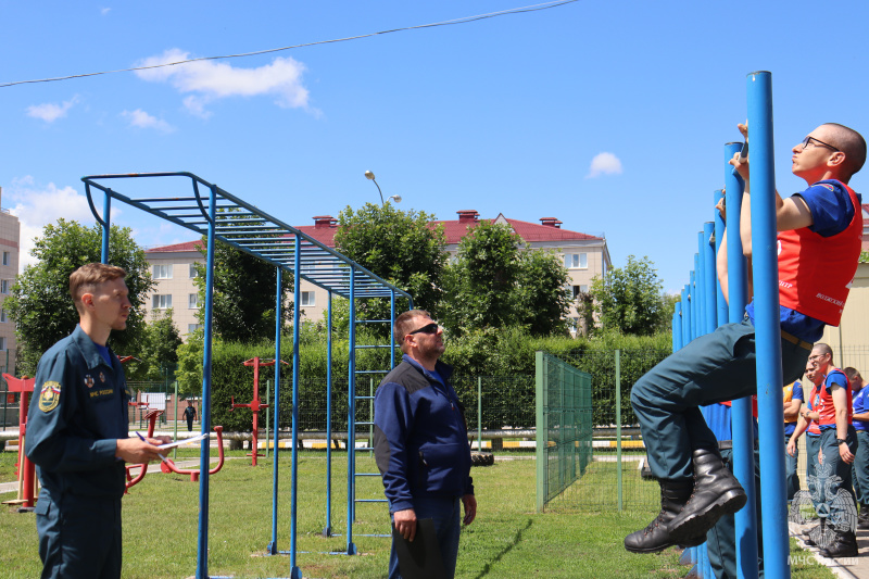 В ФГКУ «Волжский СЦ МЧС России» прошли аттестационные испытания на право получения «Книжки спасателя»