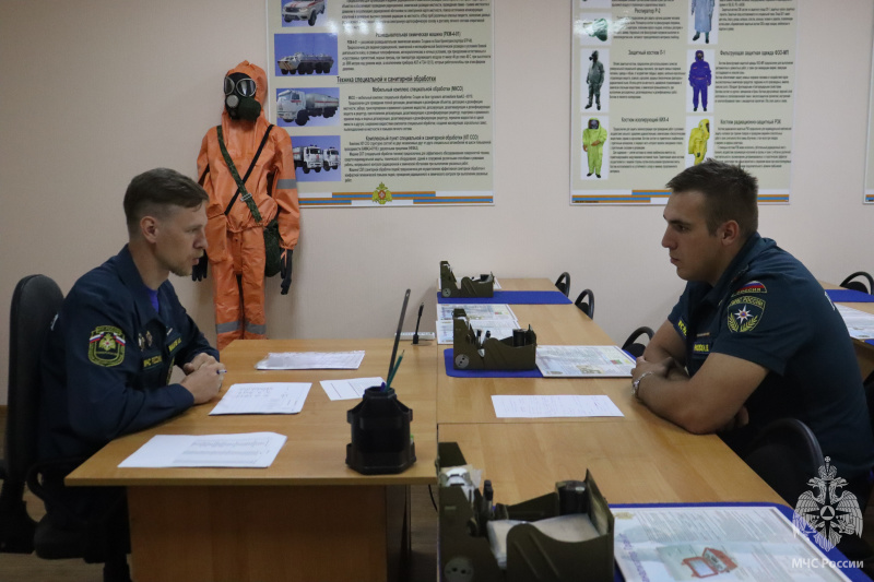 В ФГКУ «Волжский СЦ МЧС России» прошли аттестационные испытания на право получения «Книжки спасателя»