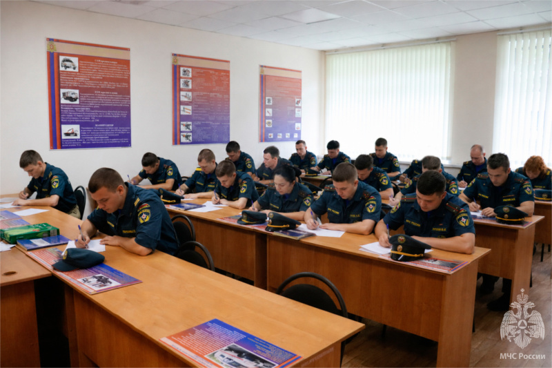В ФГКУ «Волжский СЦ МЧС России» прошли аттестационные испытания на право получения «Книжки спасателя»