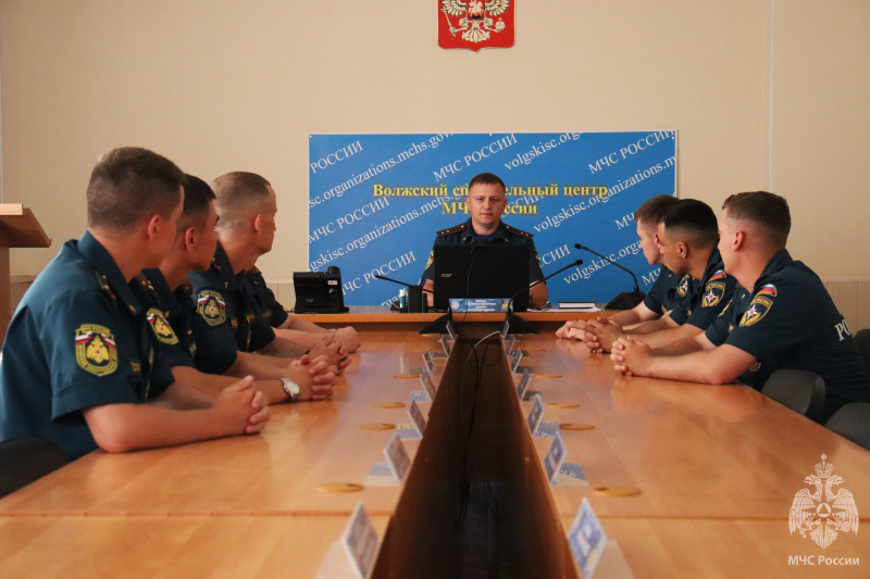 В ФГКУ «Волжский СЦ МЧС России» прибыли выпускники Академии гражданской защиты МЧС России