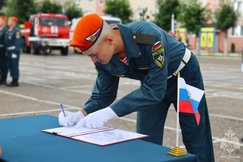 В Волжском спасательном центре состоялась торжественная церемония приведения молодого пополнения к Военной присяге!