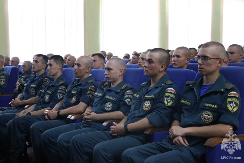 В спасательном центре лектор Российского общества «Знание» провел с военнослужащими занятие по повышению военно-политической грамотности