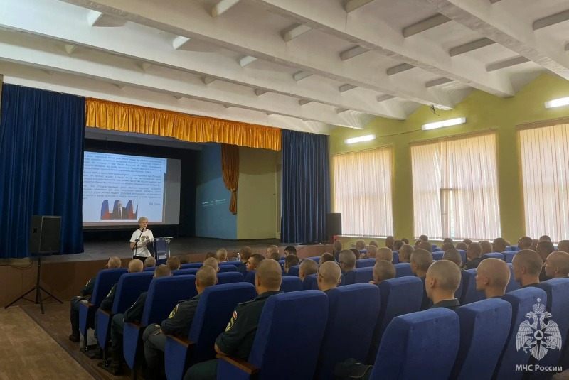 В спасательном центре отметили День Государственного флага Российской Федерации