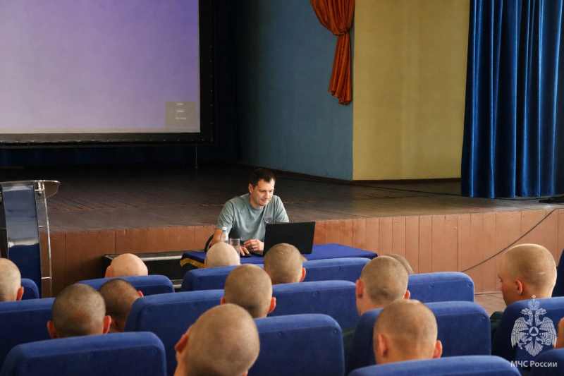 В Волжском спасательном центре военнослужащие по призыву проходят первоначальное обучение на спасателя