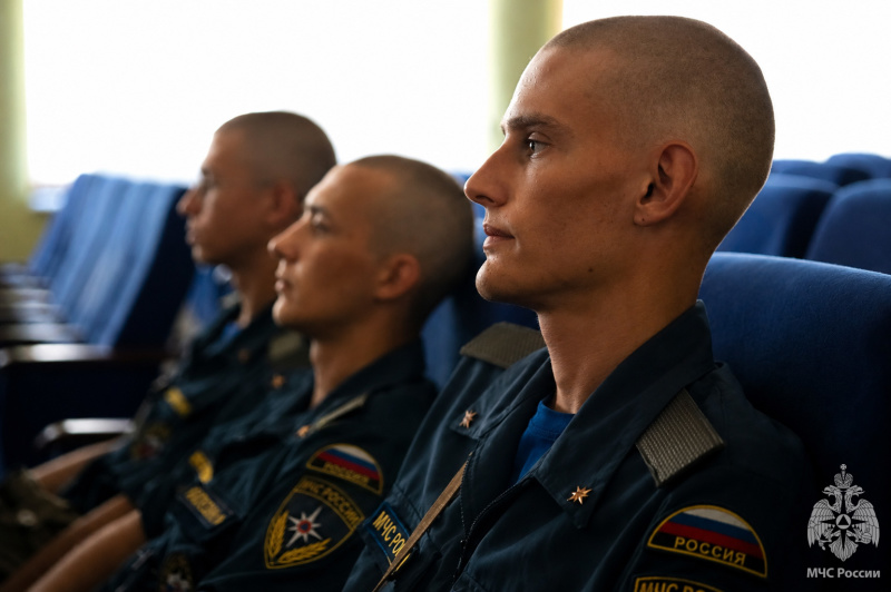 В Волжском спасательном центре военнослужащие по призыву проходят первоначальное обучение на спасателя